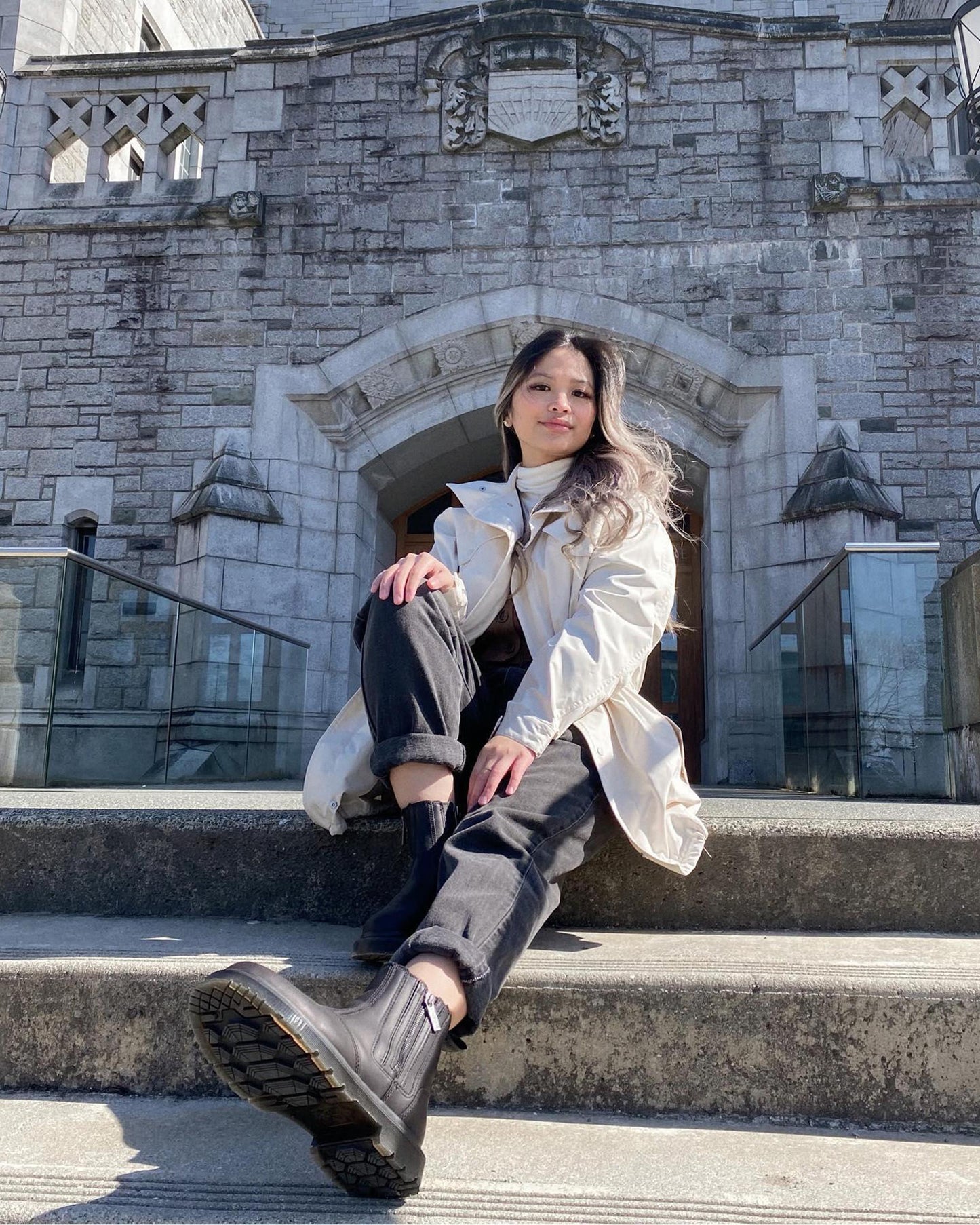 https://cdn.media.amplience.net/i/drmartens/24016001.85.jpg