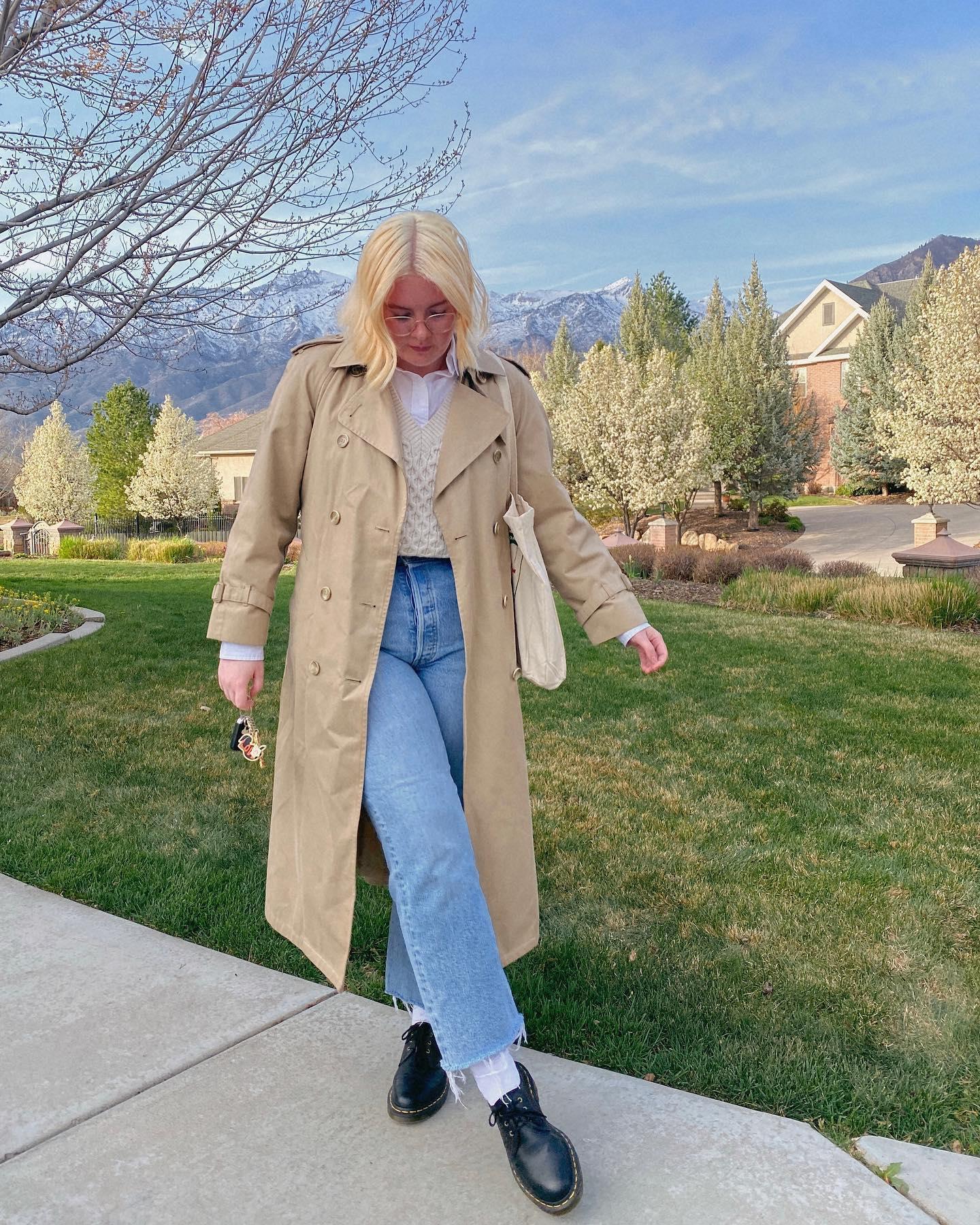 https://cdn.media.amplience.net/i/drmartens/14046001.83.jpg