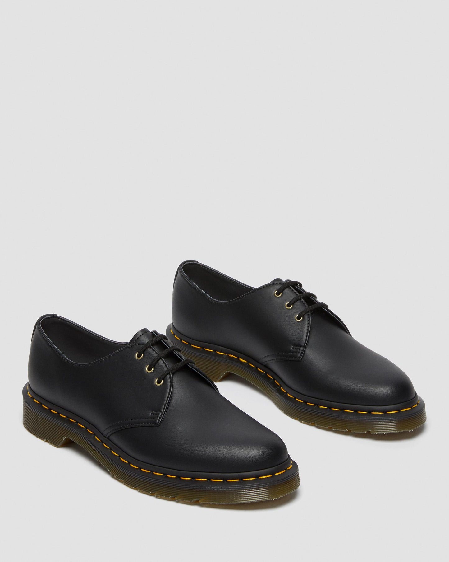 https://cdn.media.amplience.net/i/drmartens/14046001.84.jpg