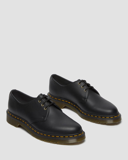 https://cdn.media.amplience.net/i/drmartens/14046001.84.jpg