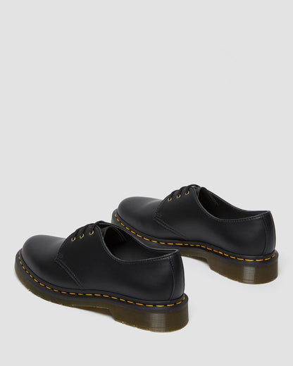 https://cdn.media.amplience.net/i/drmartens/14046001.86.jpg