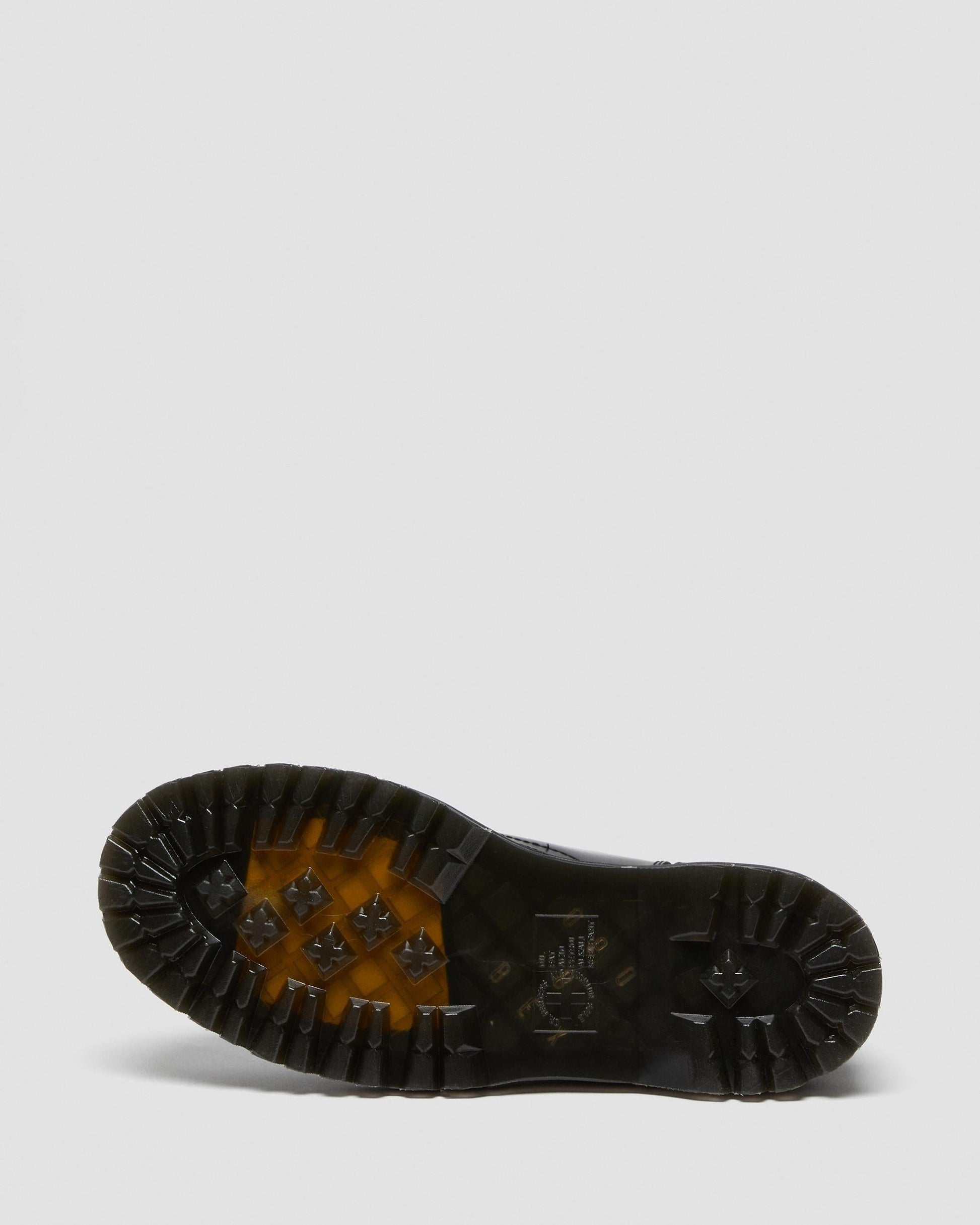 https://cdn.media.amplience.net/i/drmartens/15265001.89.jpg
