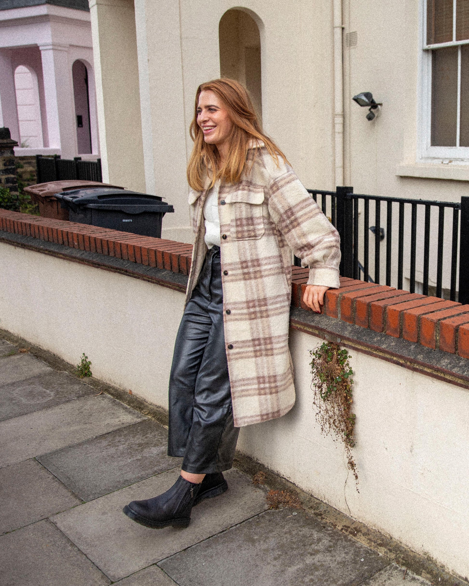 https://cdn.media.amplience.net/i/drmartens/24016001.83.jpg