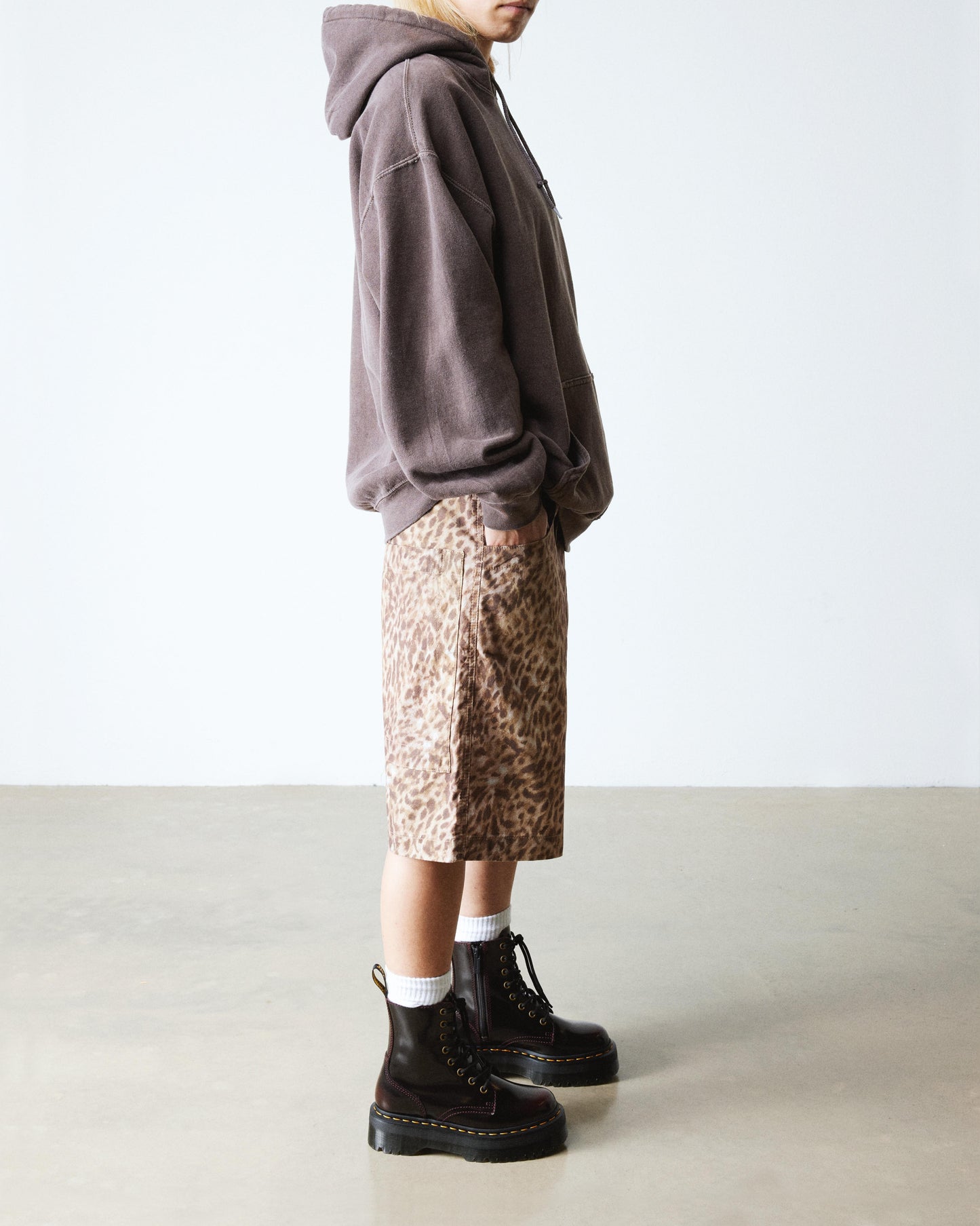 https://cdn.media.amplience.net/i/drmartens/24764600.81.jpg