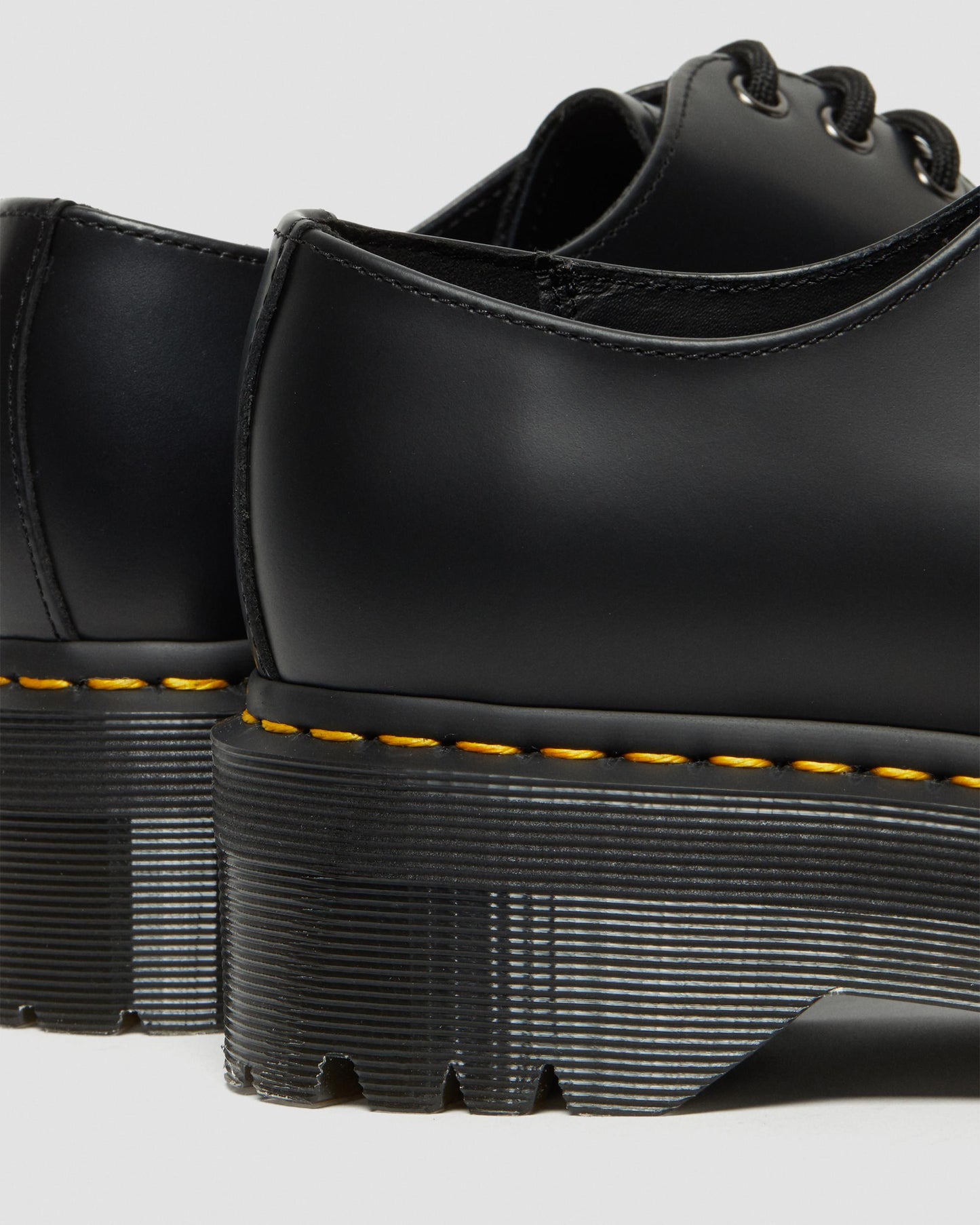https://cdn.media.amplience.net/i/drmartens/25567001.89.jpg