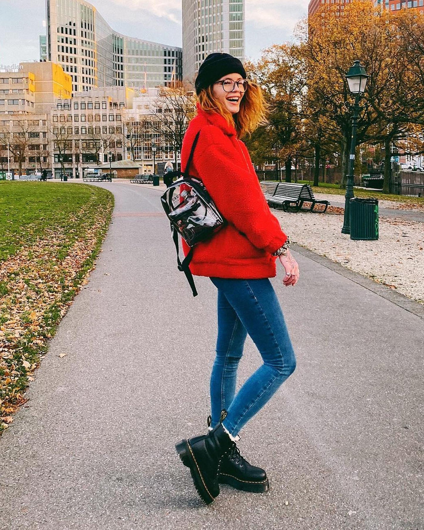 https://cdn.media.amplience.net/i/drmartens/25637001.83.jpg