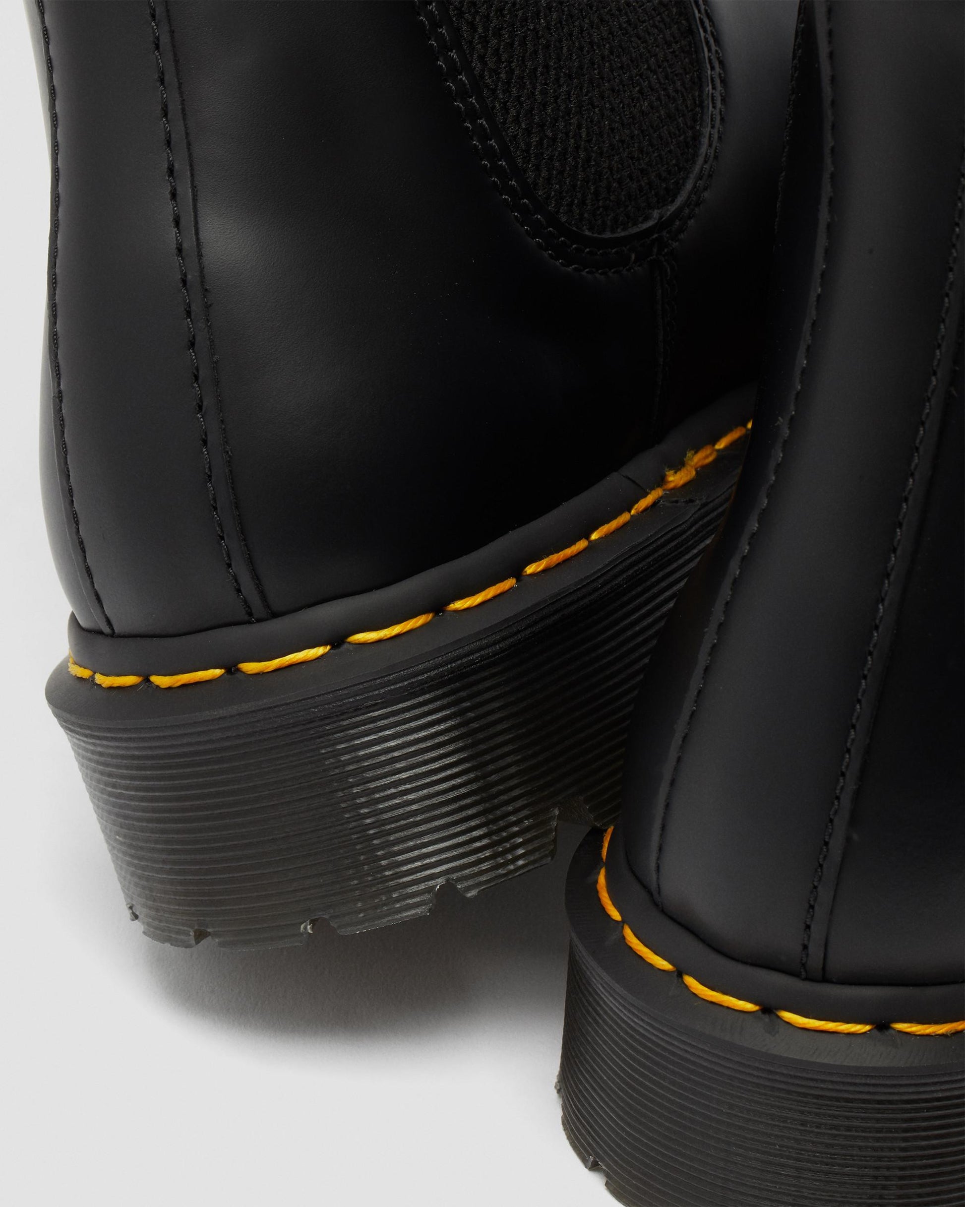 https://cdn.media.amplience.net/i/drmartens/26205001.82.jpg