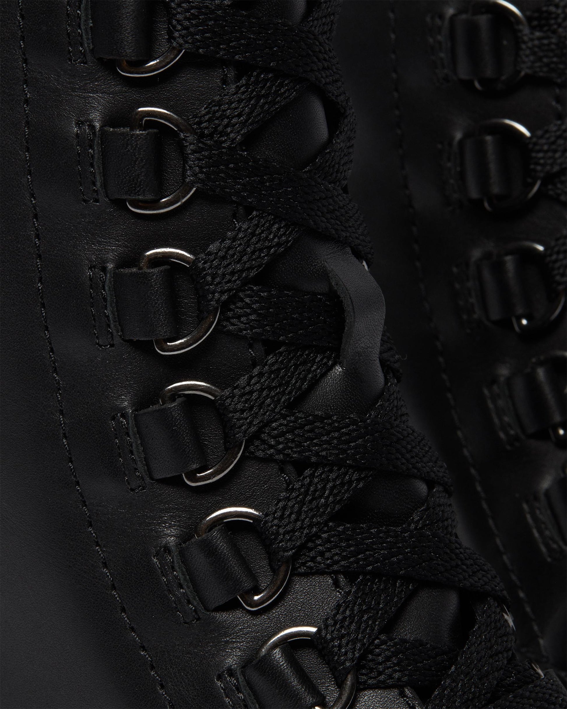 https://cdn.media.amplience.net/i/drmartens/26701001.82.jpg