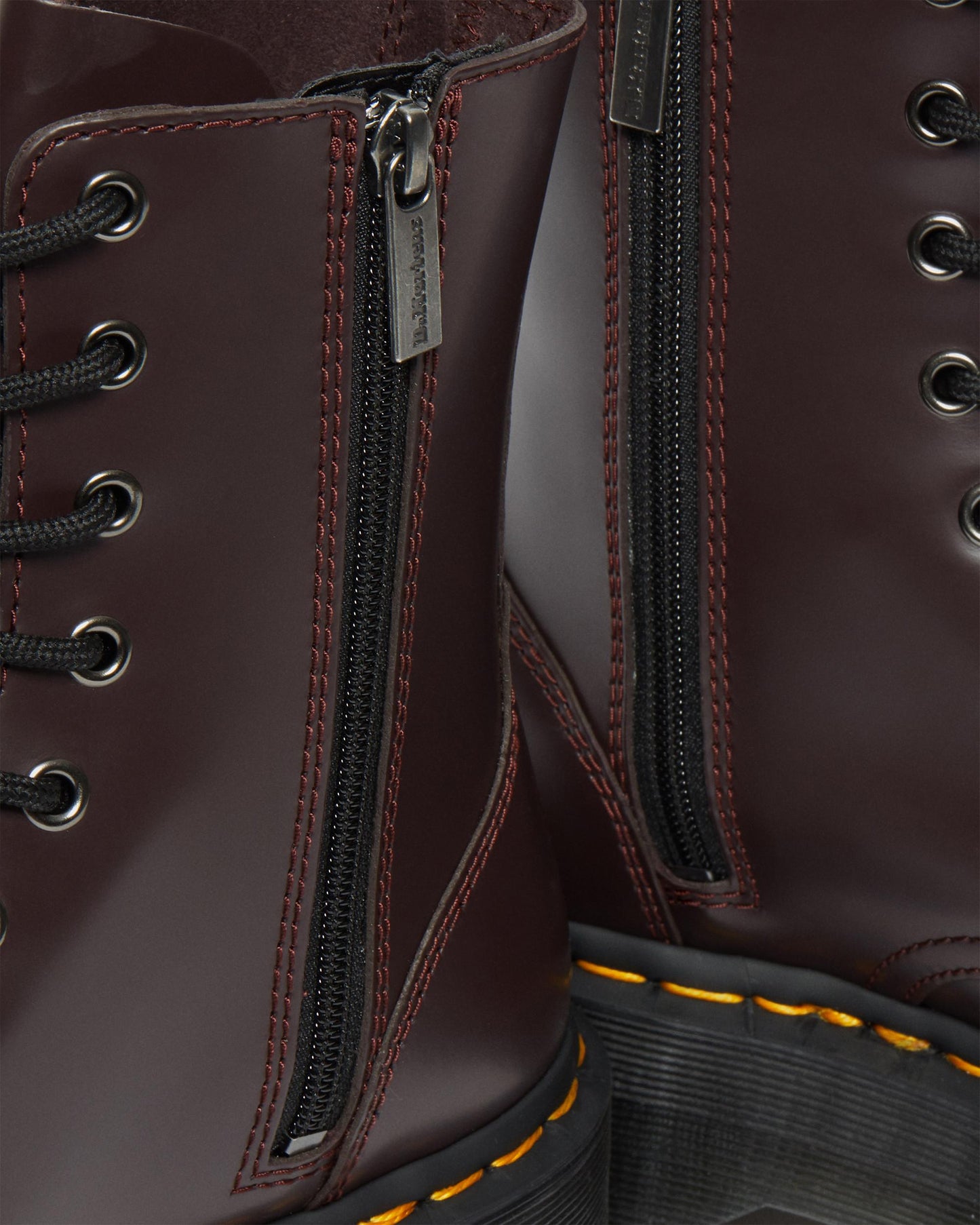 https://cdn.media.amplience.net/i/drmartens/27311626.82.jpg