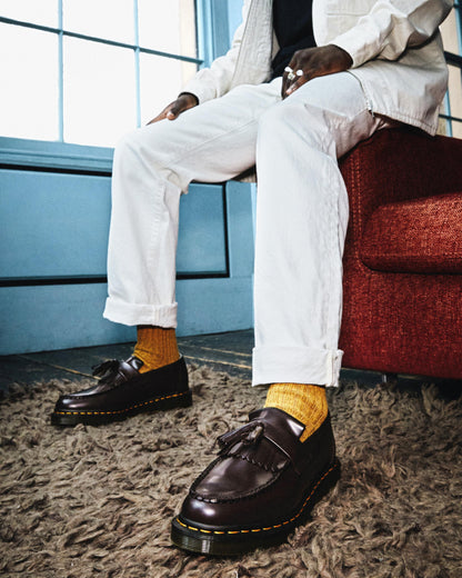 https://cdn.media.amplience.net/i/drmartens/27945606.81.jpg