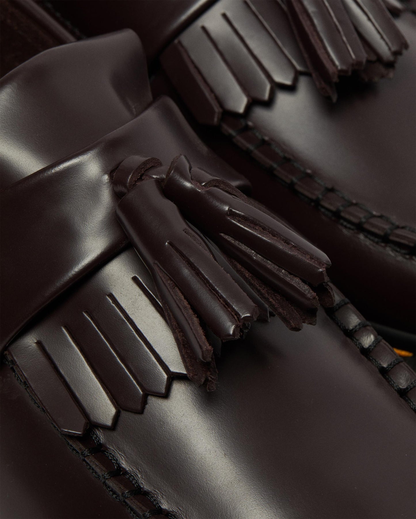 https://cdn.media.amplience.net/i/drmartens/27945606.82.jpg