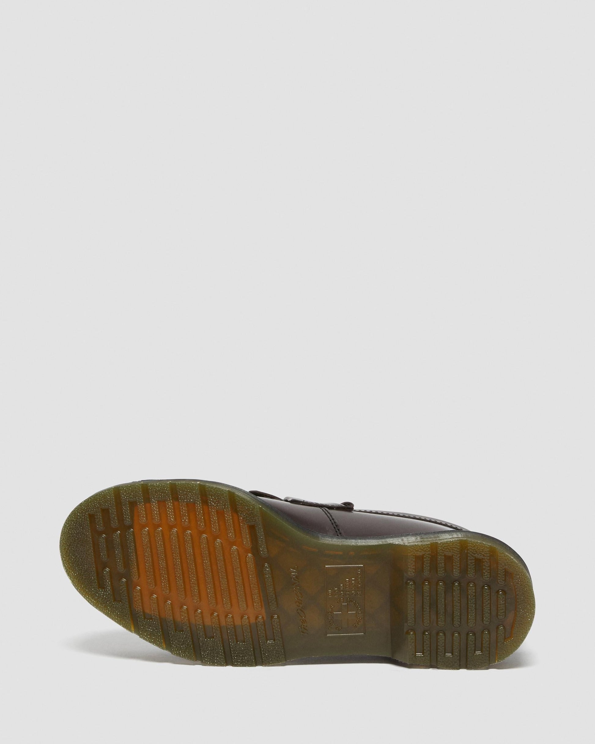 https://cdn.media.amplience.net/i/drmartens/27945606.87.jpg