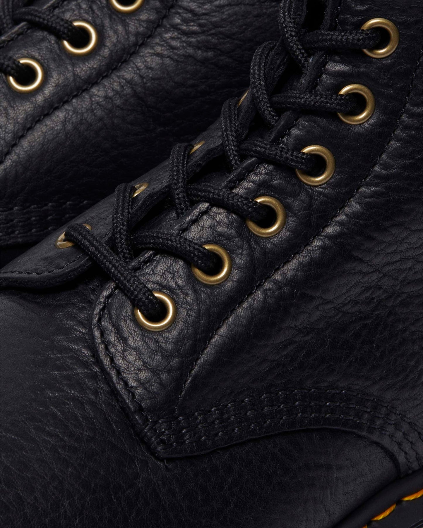 https://cdn.media.amplience.net/i/drmartens/31873001.82.jpg