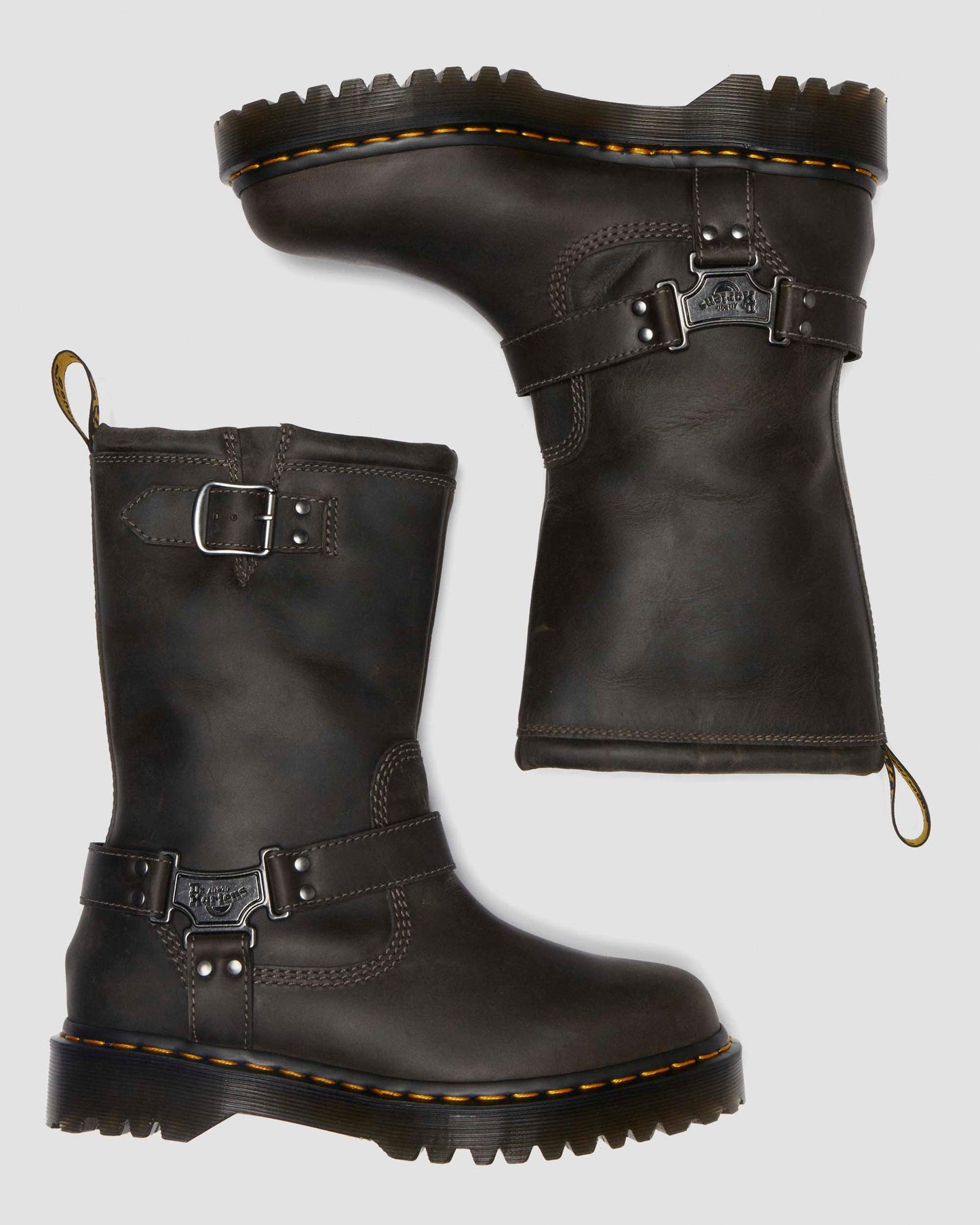https://cdn.media.amplience.net/i/drmartens/31901057.89.jpg