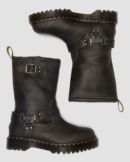 https://cdn.media.amplience.net/i/drmartens/31901057.89.jpg