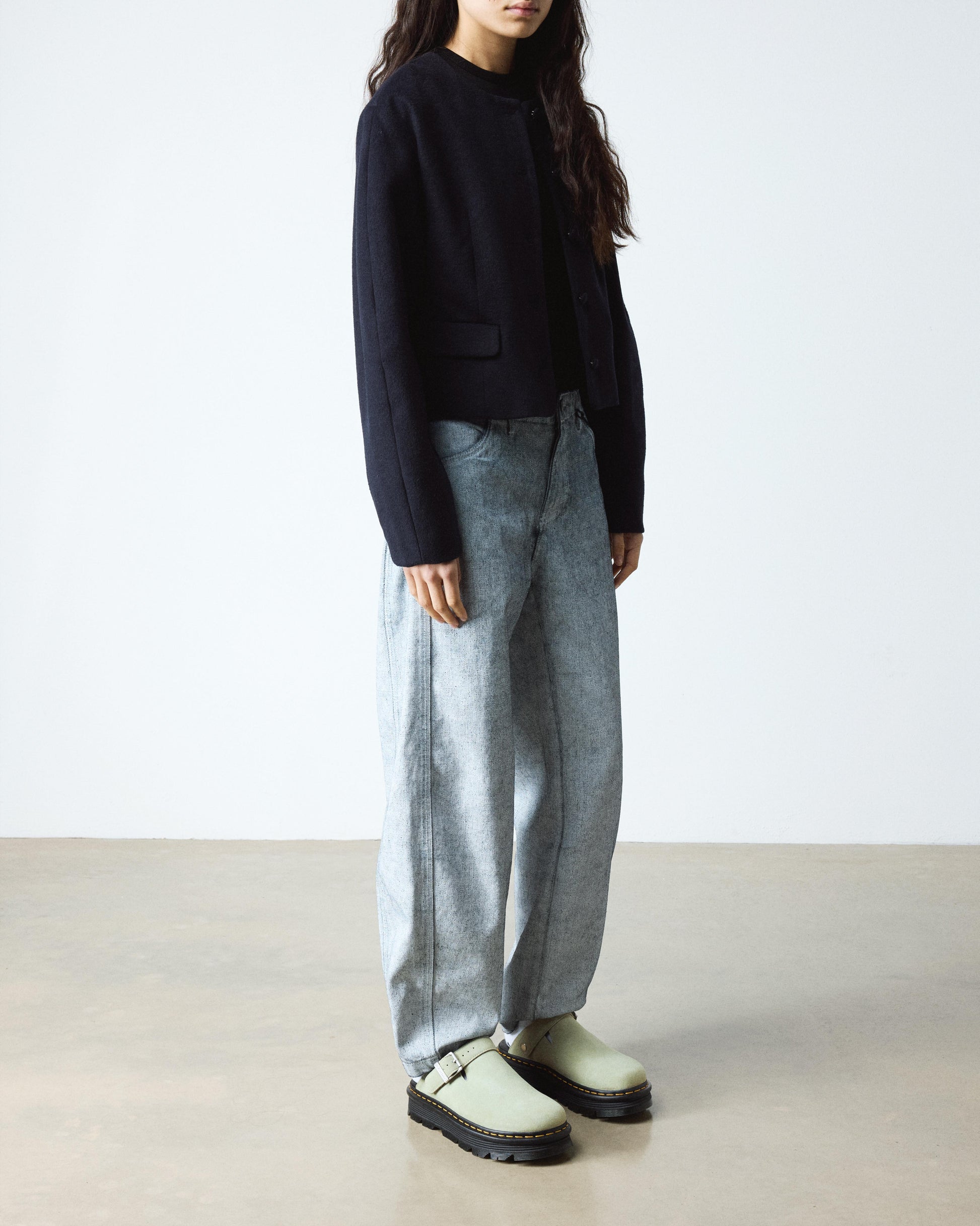 https://cdn.media.amplience.net/i/drmartens/31937300.81.jpg