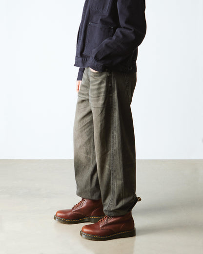https://cdn.media.amplience.net/i/drmartens/31976253.83.jpg