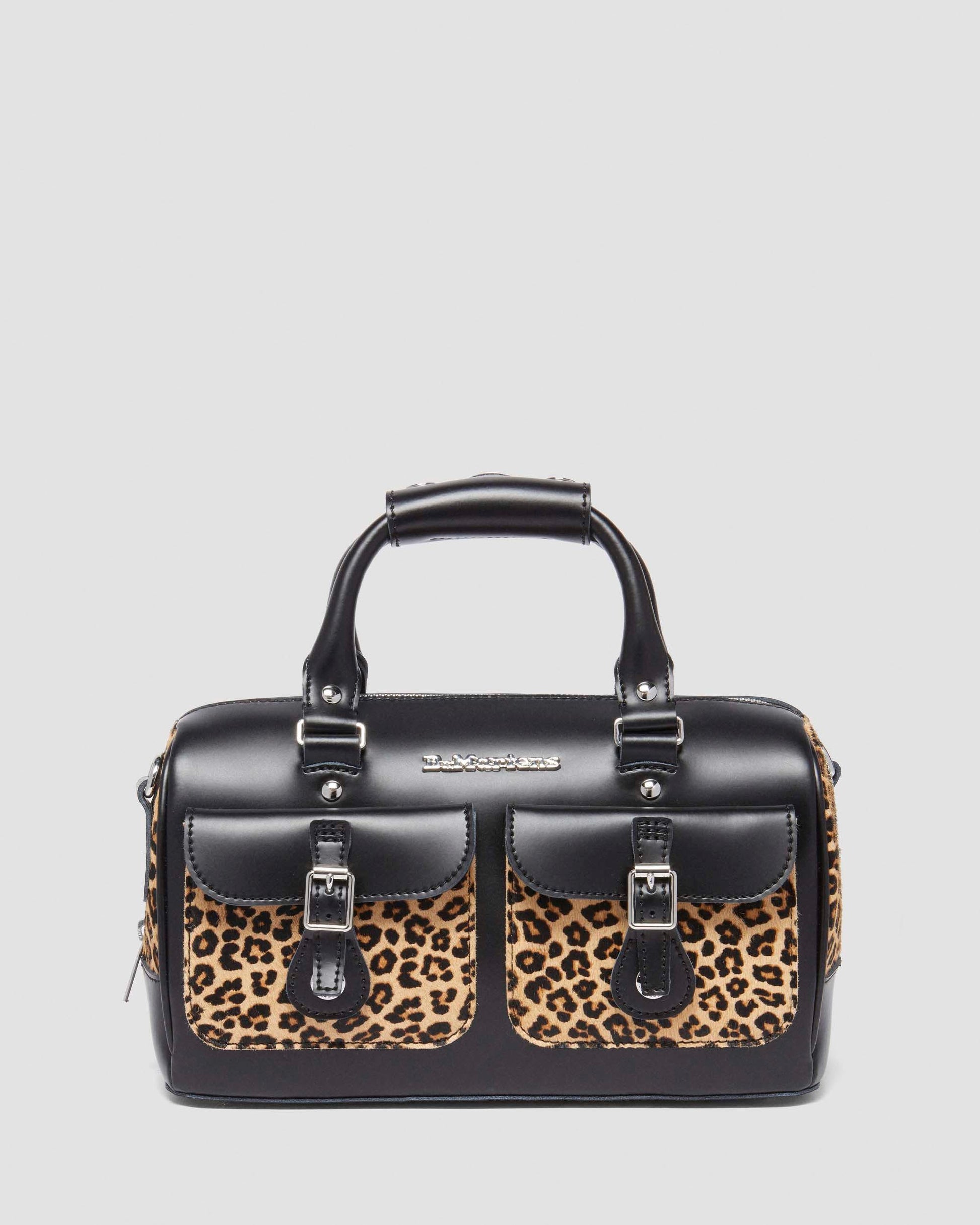 https://cdn.media.amplience.net/i/drmartens/41081001.80.jpg