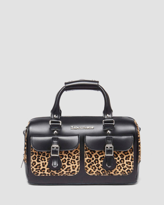https://cdn.media.amplience.net/i/drmartens/41081001.80.jpg