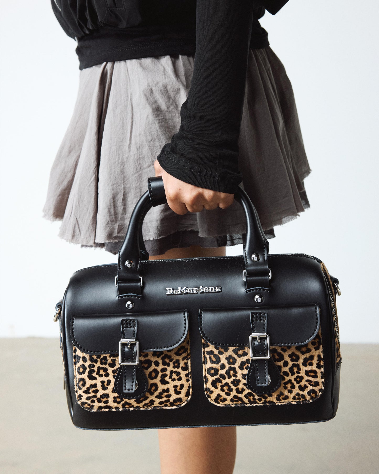 https://cdn.media.amplience.net/i/drmartens/41081001.81.jpg