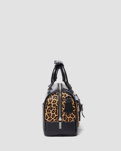 https://cdn.media.amplience.net/i/drmartens/41081001.83.jpg