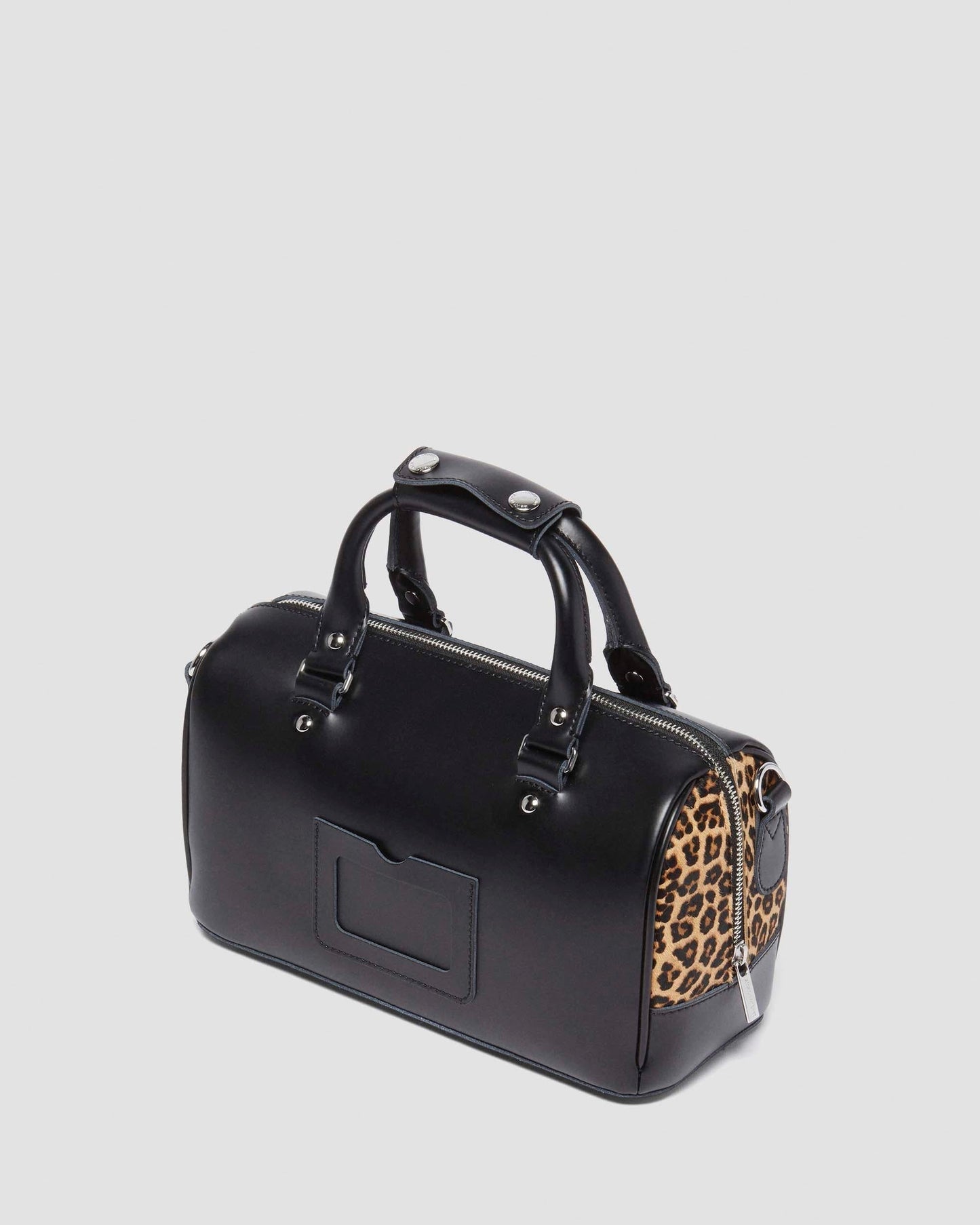 https://cdn.media.amplience.net/i/drmartens/41081001.87.jpg