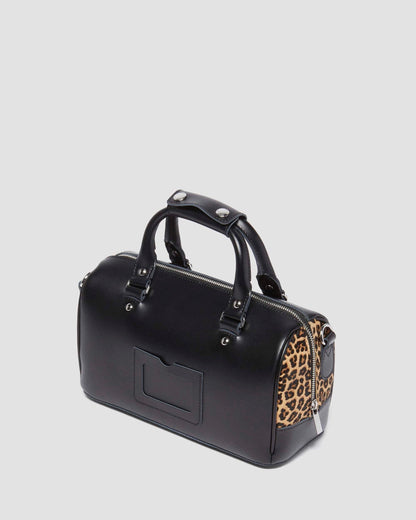 https://cdn.media.amplience.net/i/drmartens/41081001.89.jpg