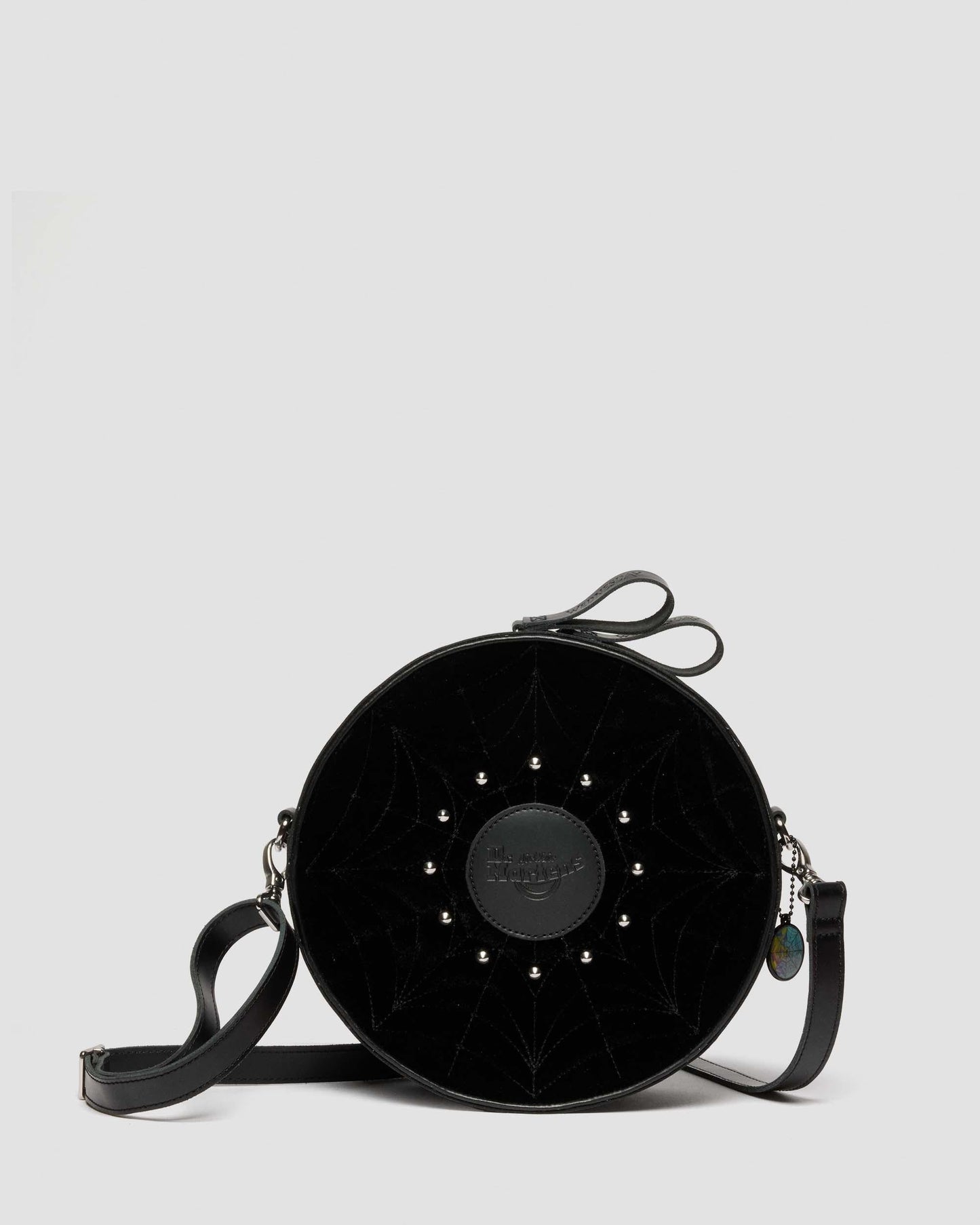 https://cdn.media.amplience.net/i/drmartens/43063001.80.jpg