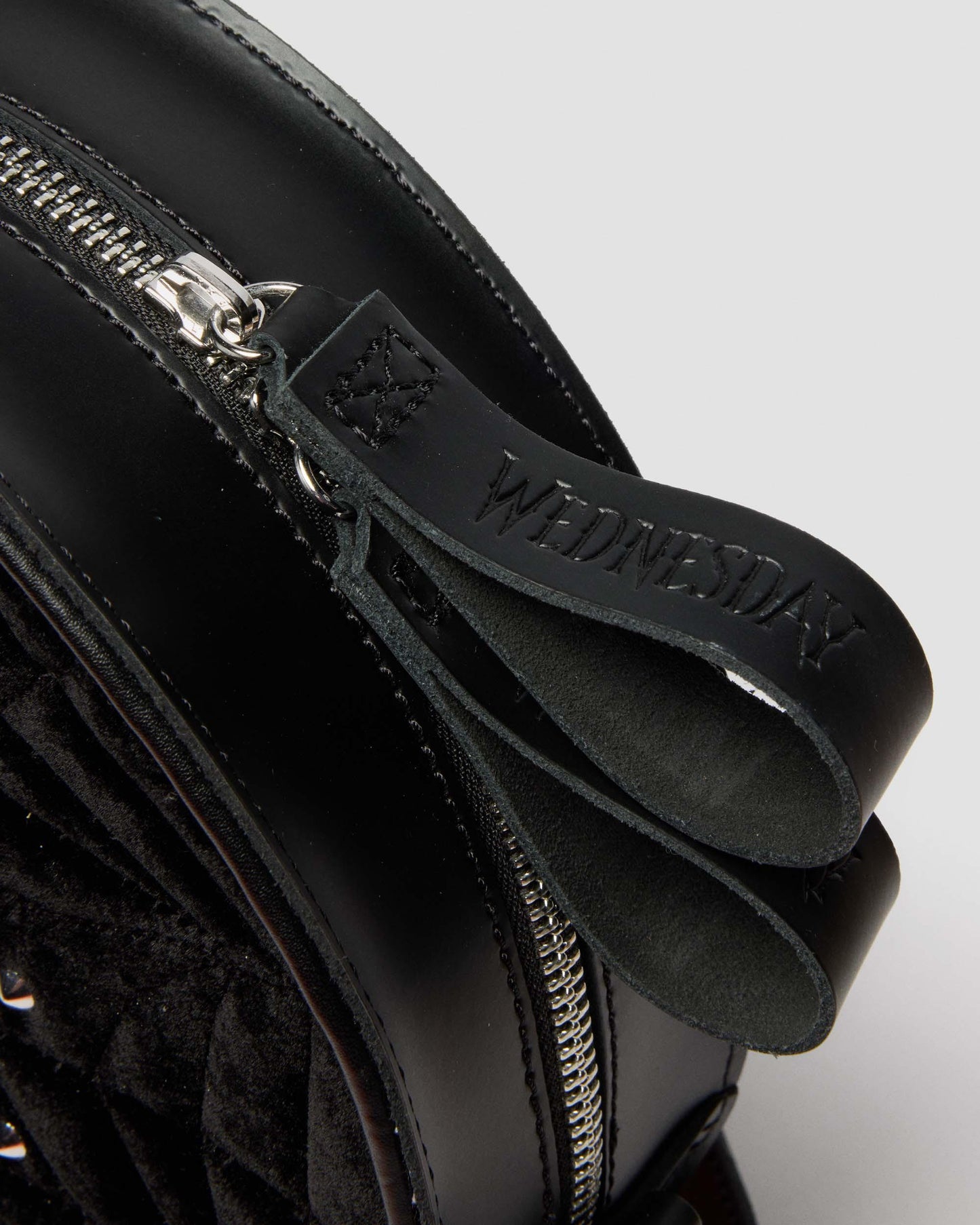 https://cdn.media.amplience.net/i/drmartens/43063001.82.jpg