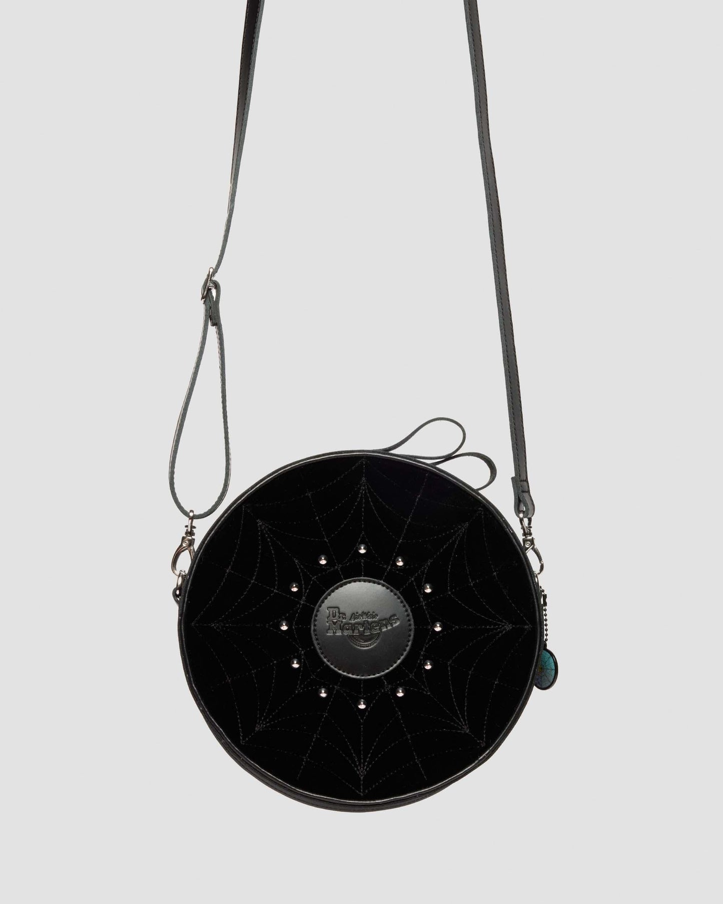 https://cdn.media.amplience.net/i/drmartens/43063001.84.jpg