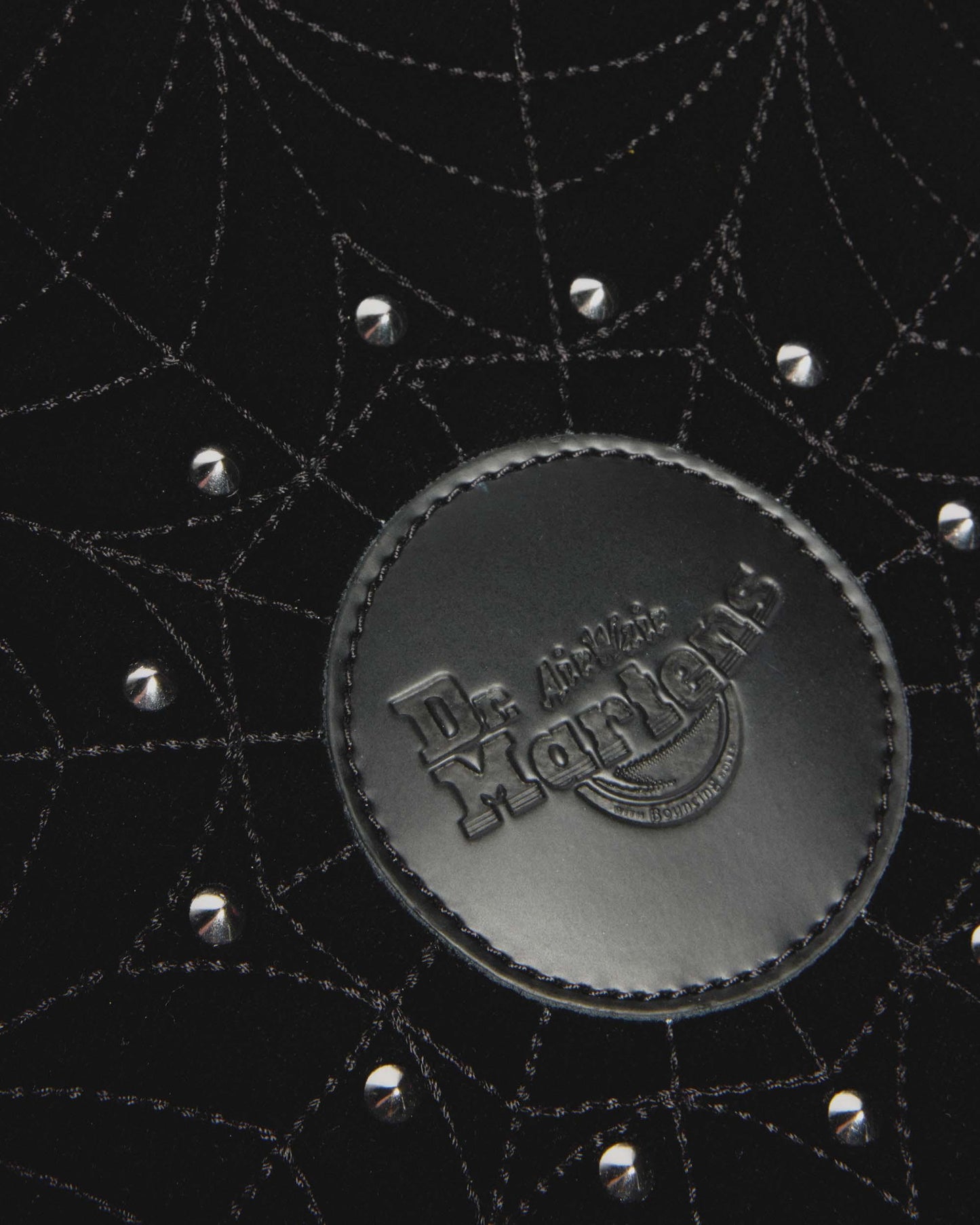 https://cdn.media.amplience.net/i/drmartens/43063001.85.jpg