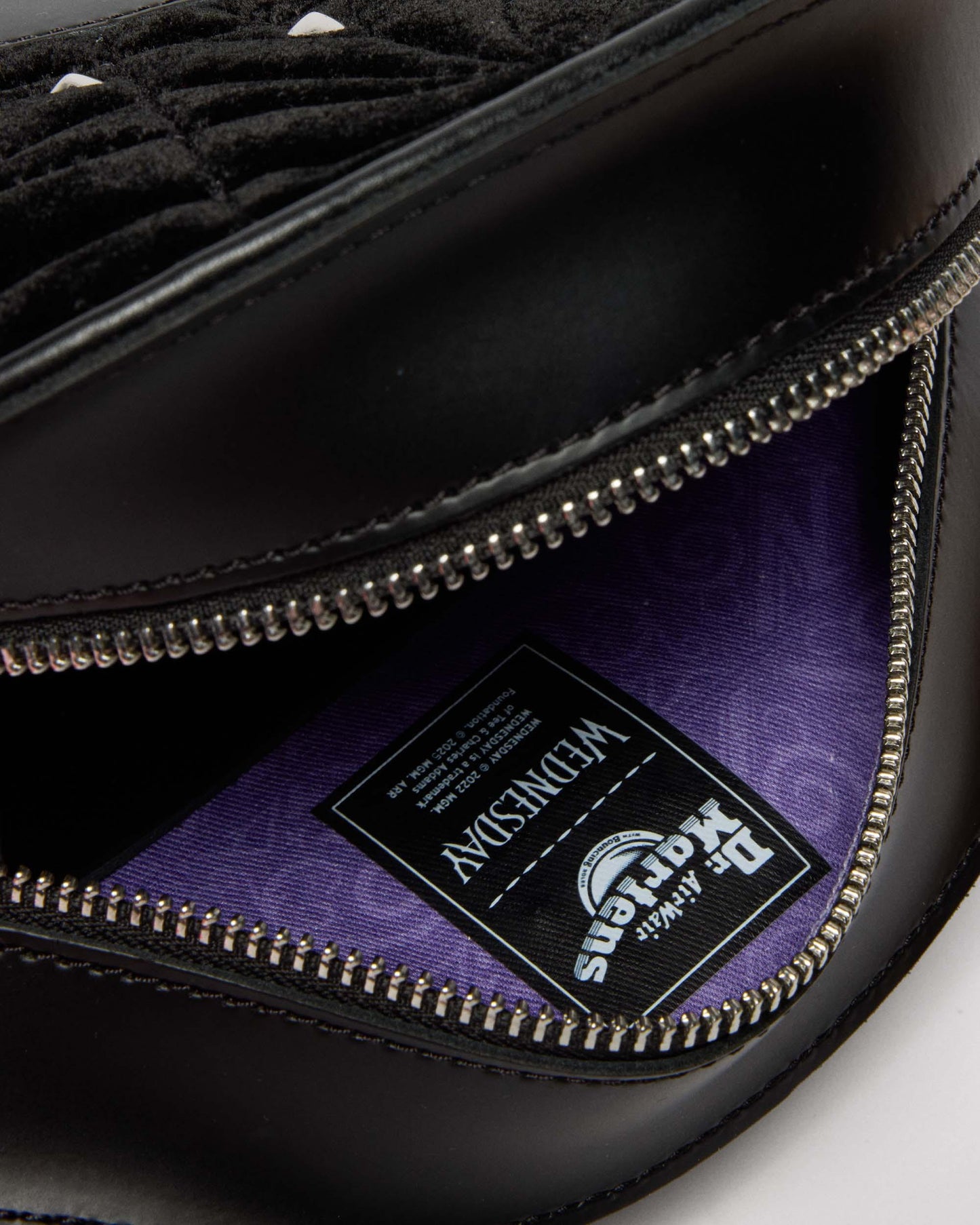 https://cdn.media.amplience.net/i/drmartens/43063001.87.jpg