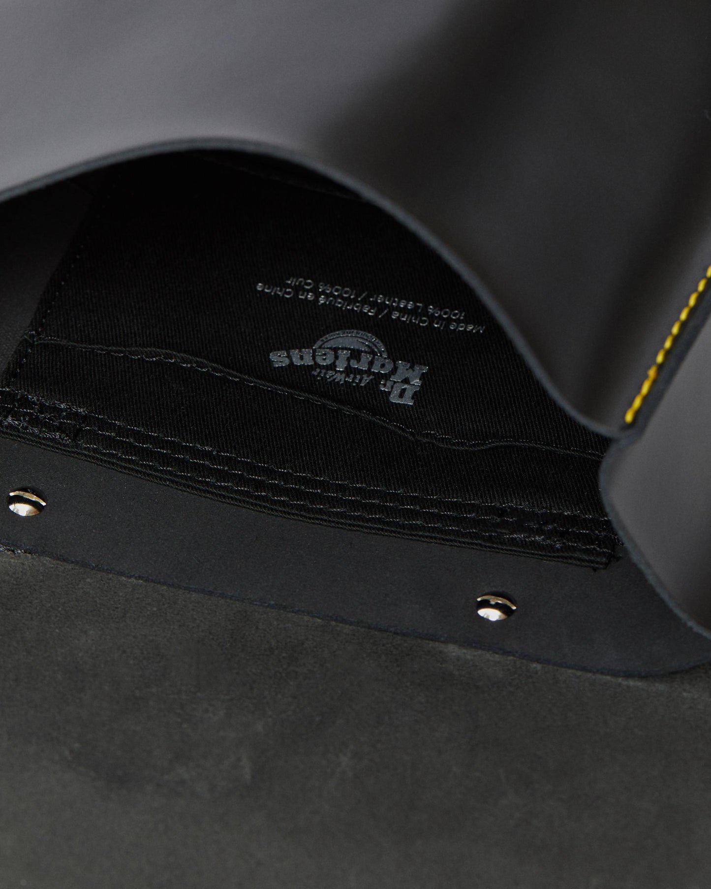 https://cdn.media.amplience.net/i/drmartens/AB101001.86.jpg