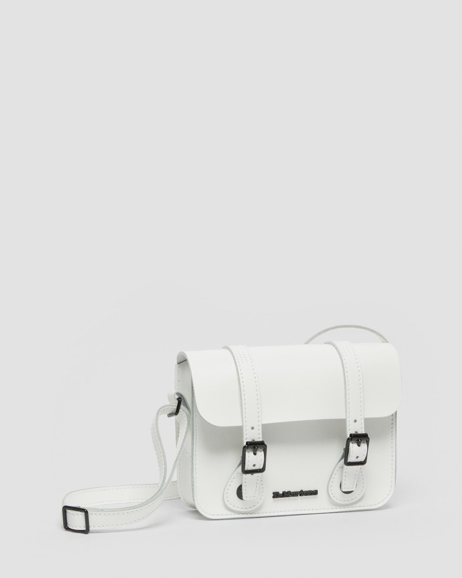 https://cdn.media.amplience.net/i/drmartens/AC917122.87.jpg