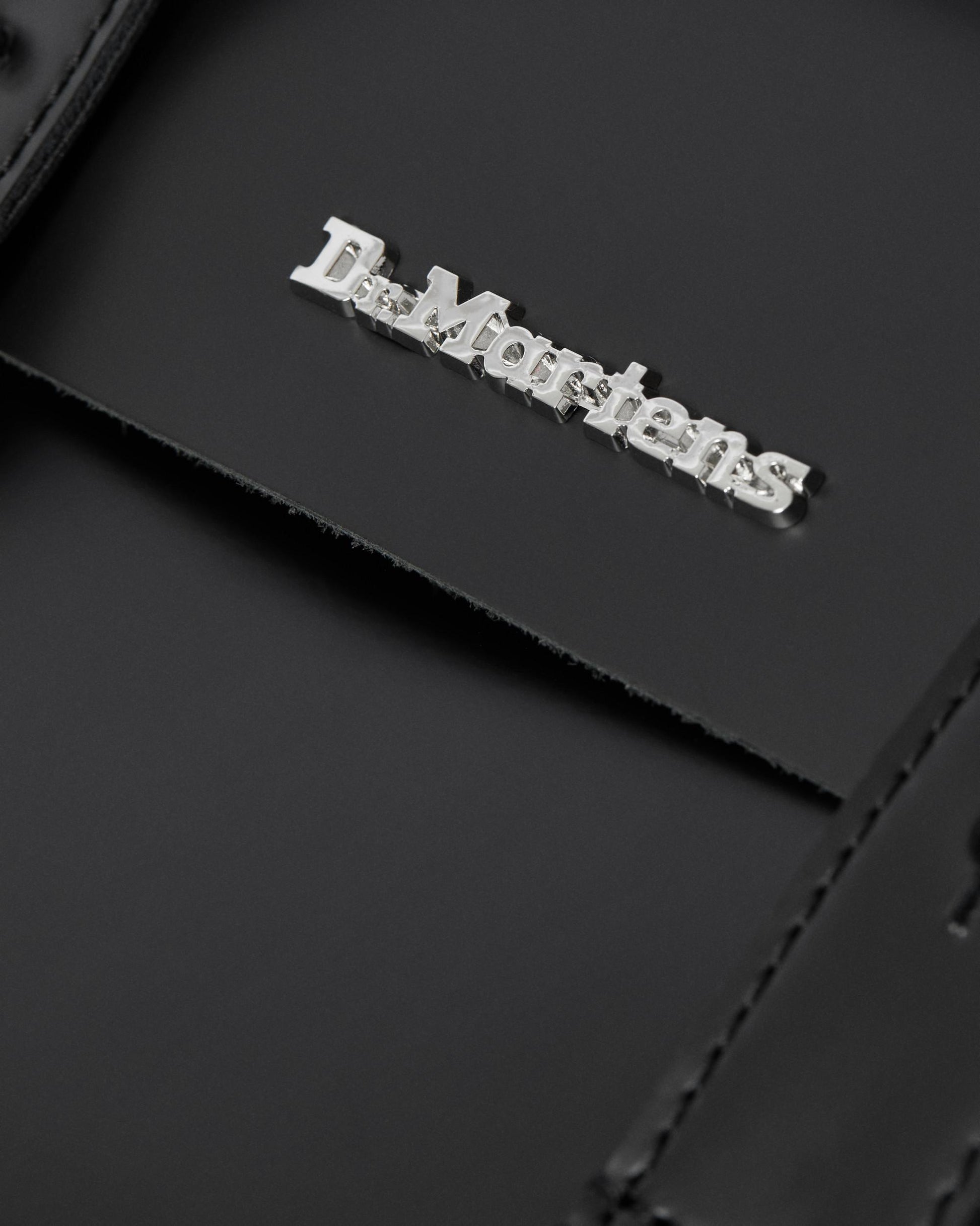 https://cdn.media.amplience.net/i/drmartens/AC989003.84.jpg