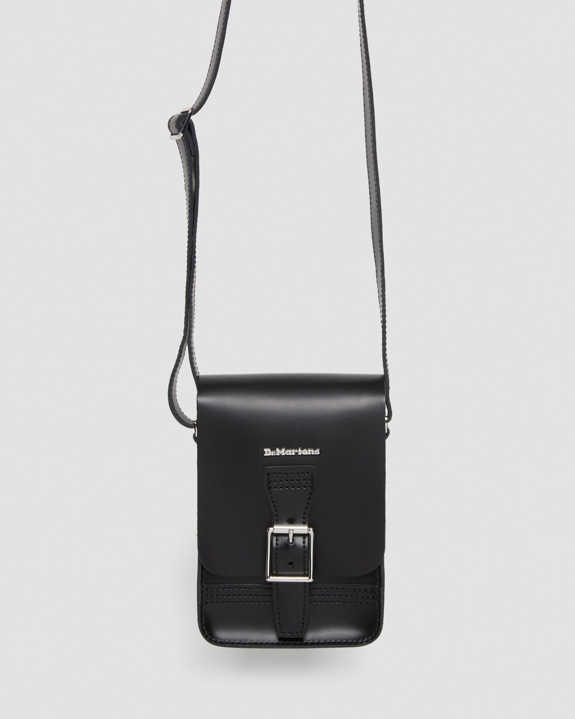 https://cdn.media.amplience.net/i/drmartens/AD055001.83.jpg