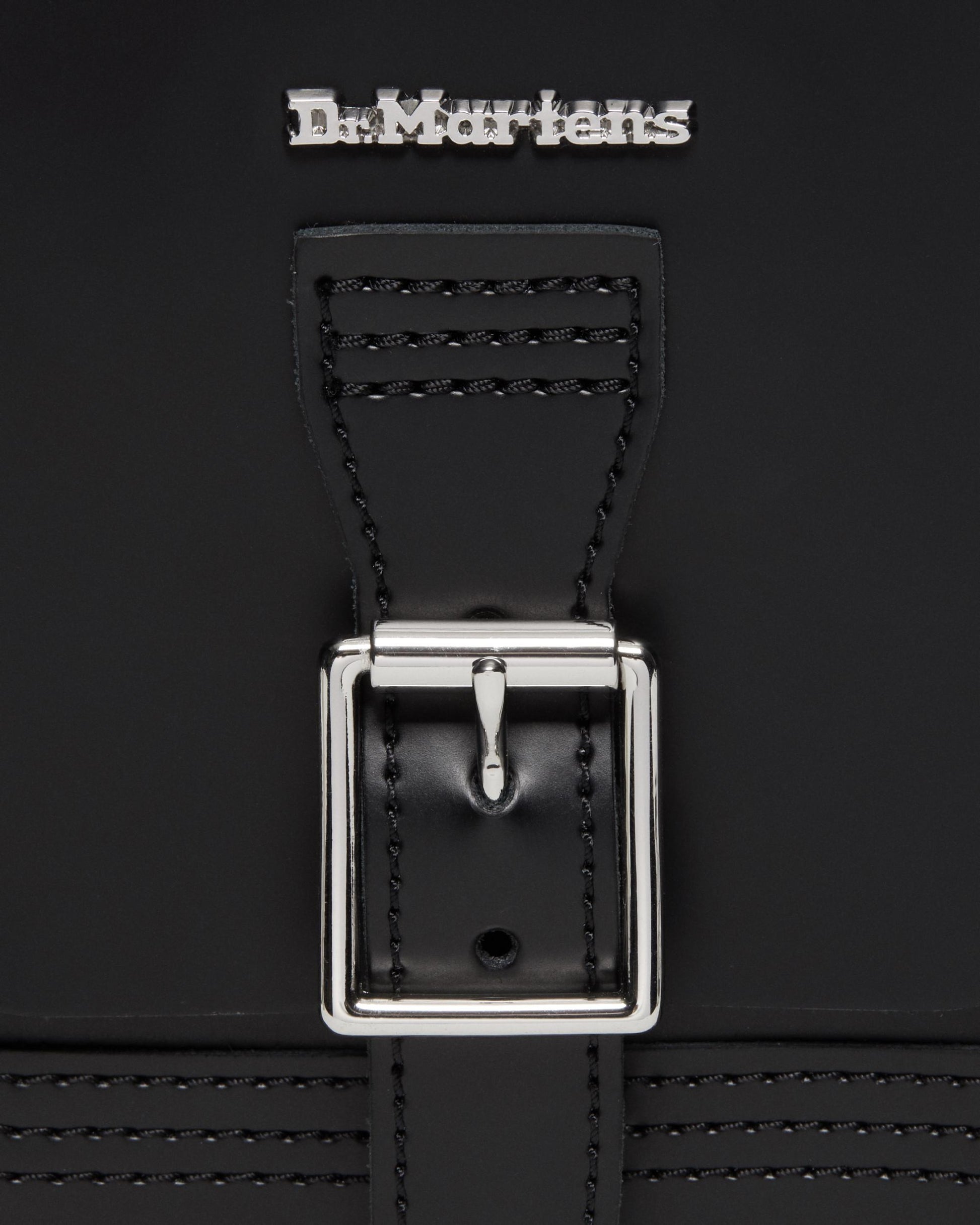 https://cdn.media.amplience.net/i/drmartens/AD055001.84.jpg