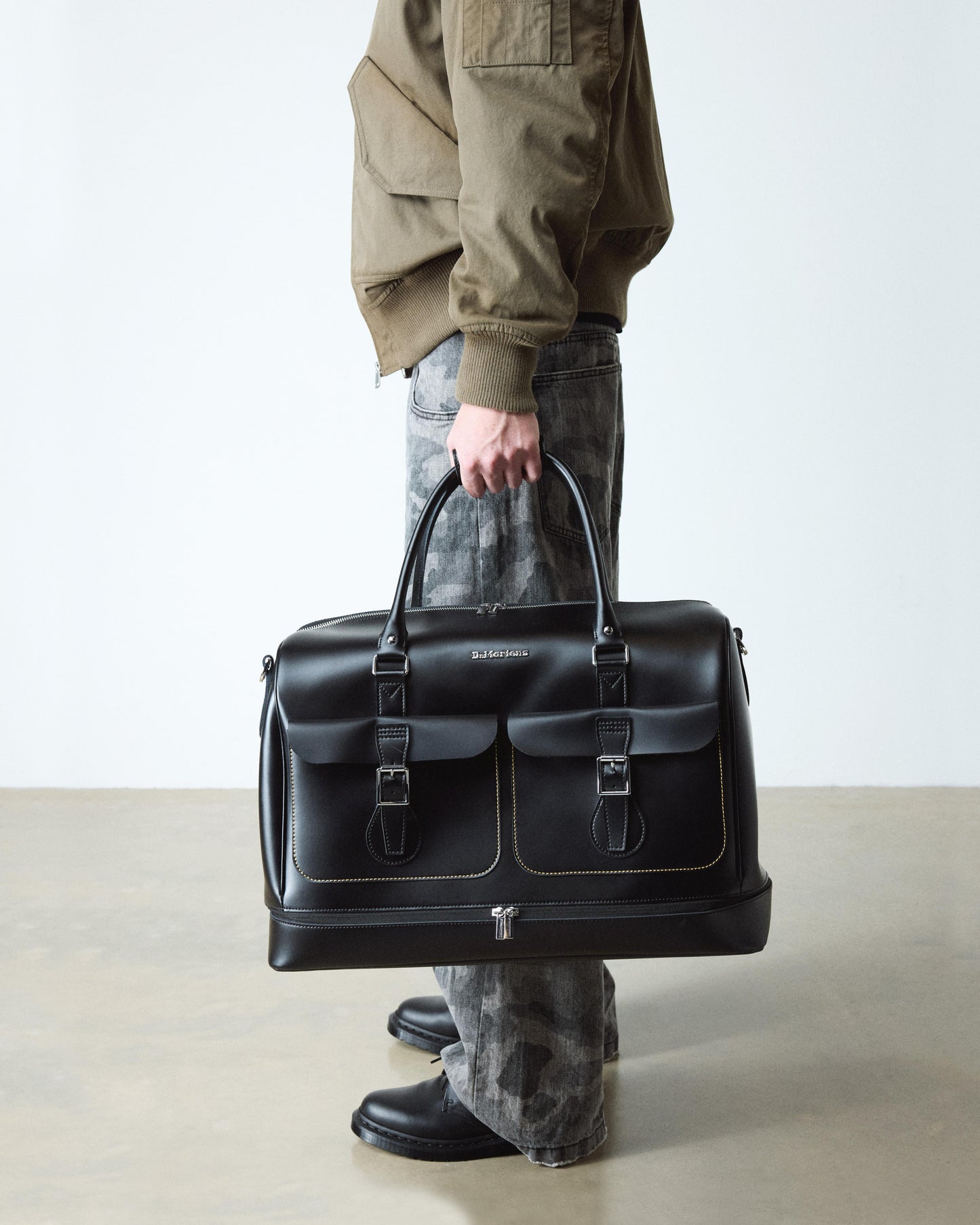 https://cdn.media.amplience.net/i/drmartens/AD108001.81.jpg