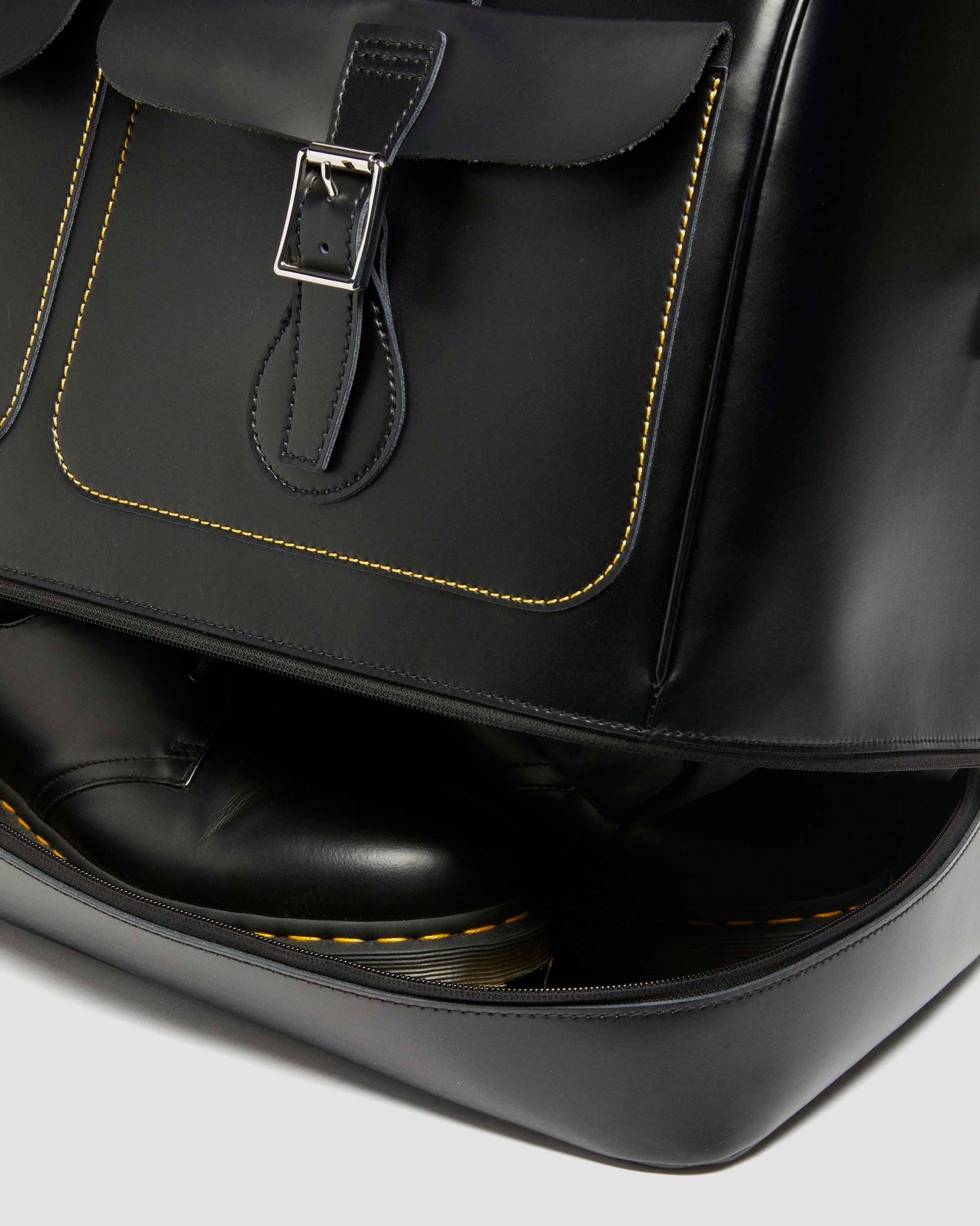 https://cdn.media.amplience.net/i/drmartens/AD108001.82.jpg